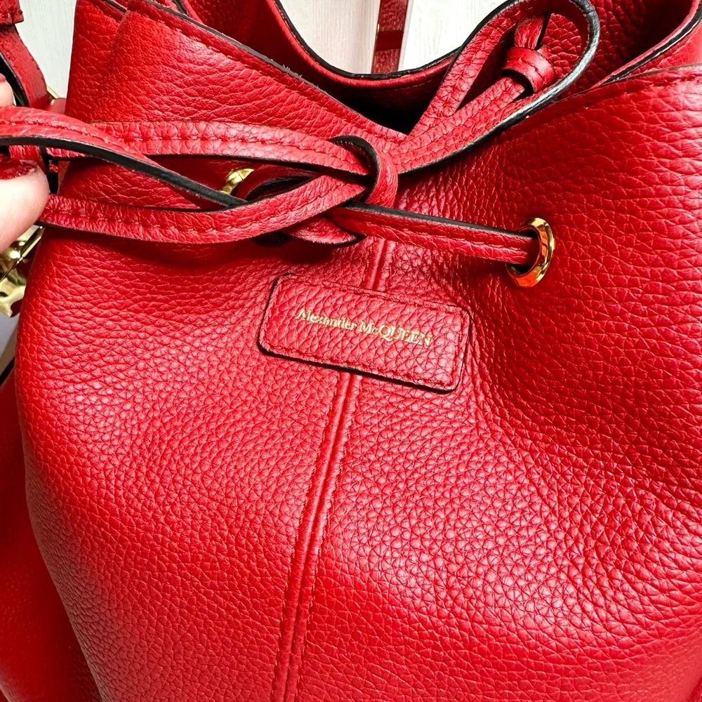 NEW! Alexander McQueen Secchiello Red Leather Skull Padlock Bucket Bag - Picture 14 of 17
